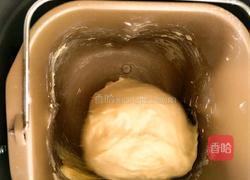 火腿肠葱香面包的做法图解1