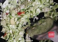 包菜咸米粥的做法图解3