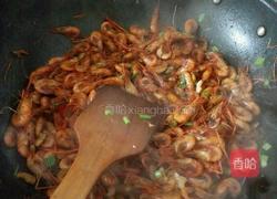 油爆野生河虾的做法图解5