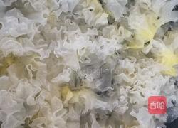 莲子银耳红枣猪尾汤的做法图解5