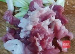 猪肉炒蒜薹的做法图解2