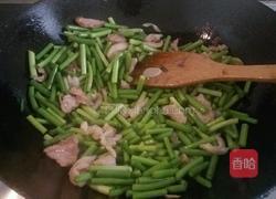 猪肉炒蒜薹的做法图解4