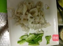 蚝油青椒藕丁的做法图解2