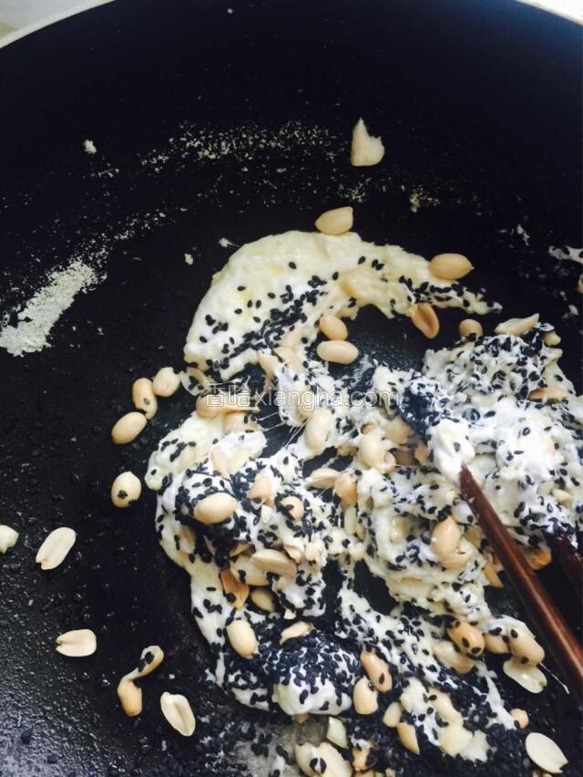 继续搅拌。