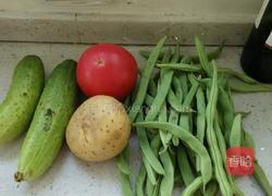 土豆烧豆角的做法图解1