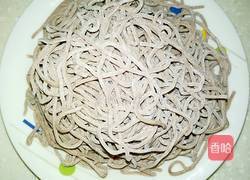 虾仁肉丝紫薯面的做法图解2