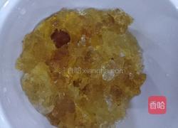 桃胶炖牛奶的做法图解1