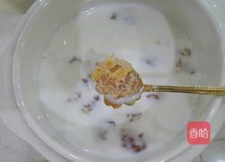 桃胶炖牛奶的做法图解4