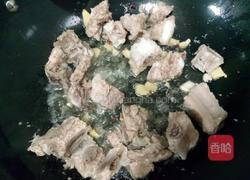 排骨烧苦笋的做法图解7