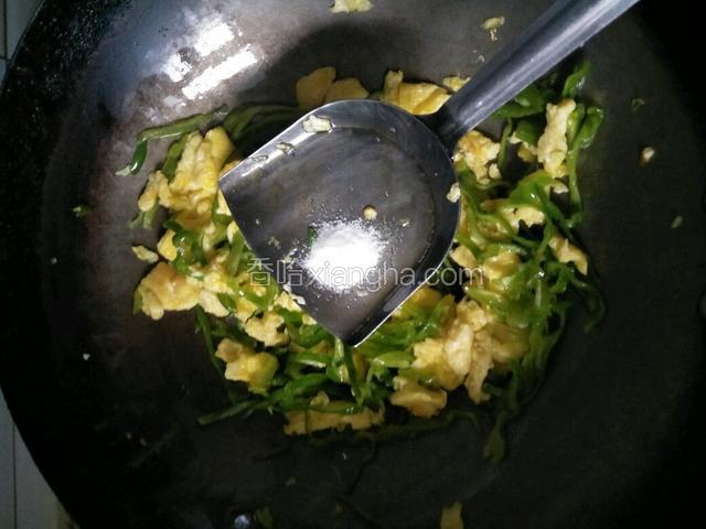 加适量盐翻炒即可