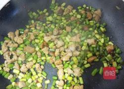 蒜薹肉丁的做法图解8