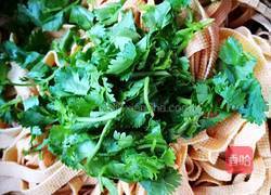 「Cathy边吃边营养」凉拌豆腐皮的做法图解3