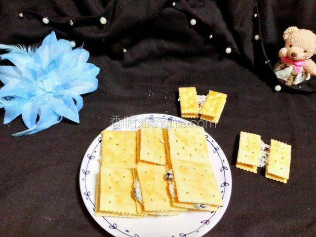 好吃美味的牛轧糖饼干。