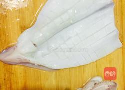 洋葱炒鲜鱿鱼的做法图解1