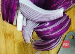 洋葱炒鲜鱿鱼的做法图解3