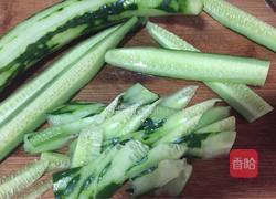 肉片炒青瓜的做法图解1