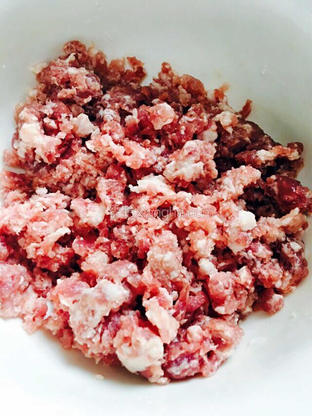 猪肉剁碎