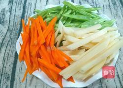 豆角土豆炒肉丝的做法图解2
