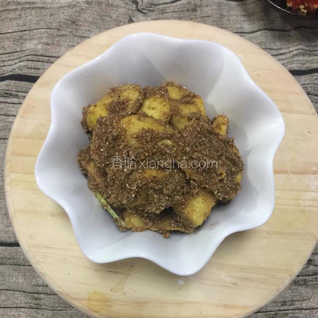 换一个稍微深一点的碗码好土豆