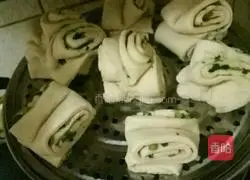 Illustration of how to make steamed flower rolls 8
