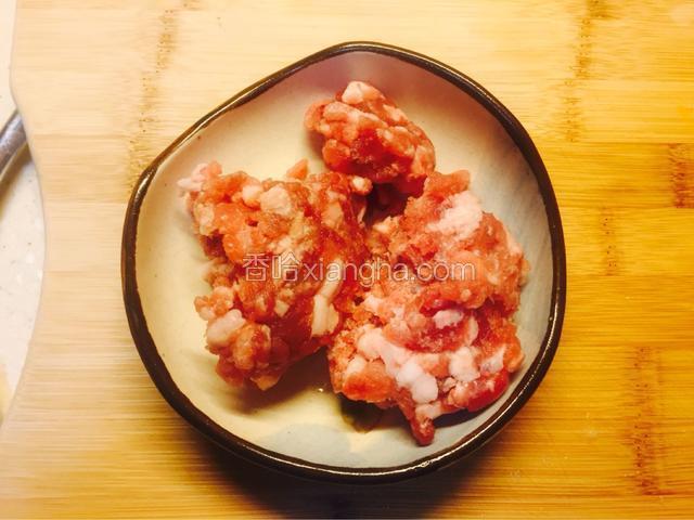 肥瘦肉馅准备好