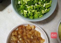 蒜薹爆鸡丁的做法图解1