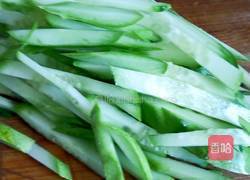 旧版黄瓜拌干豆腐的做法图解1