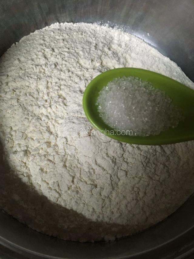 面粉加适量的白糖