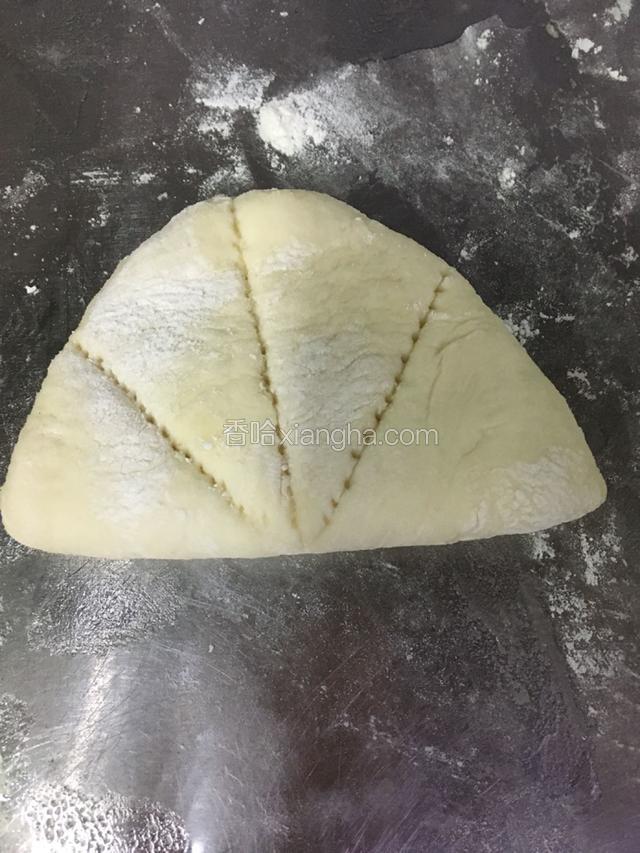 折叠上去用叉子做成这种形状