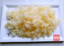 红枣银耳百合汤的做法图解2