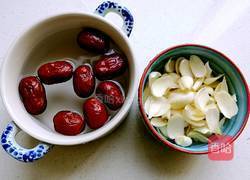 红枣银耳百合汤的做法图解3