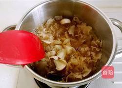 红枣银耳百合汤的做法图解7