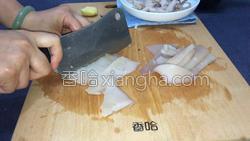 丝瓜木耳炒鲜鱿的做法图解7
