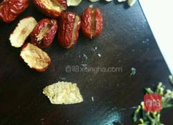 银耳甜汤的做法图解1