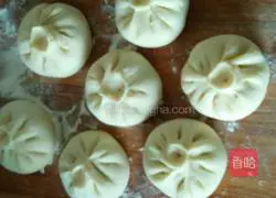 Illustration of how to make green pepper and meat buns 18