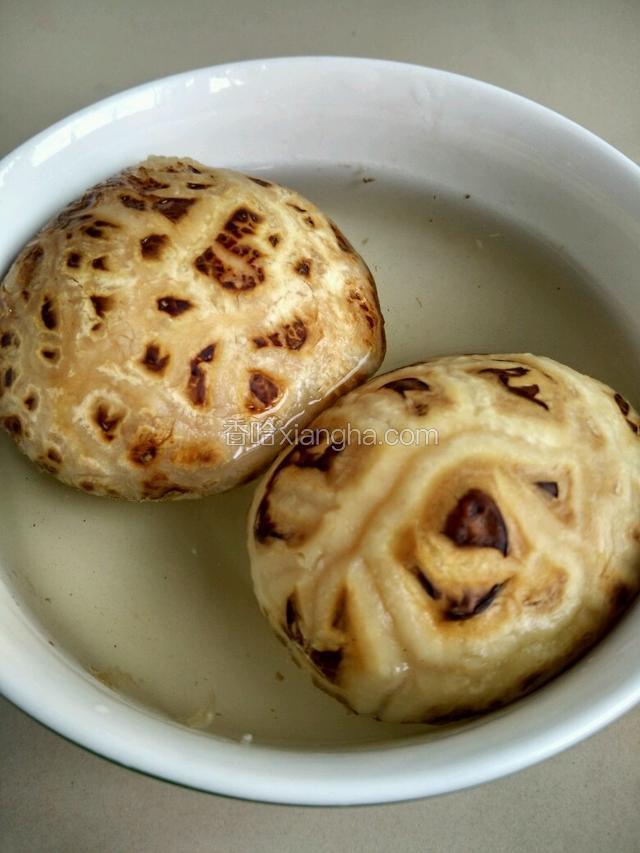香菇提前浸泡至软
