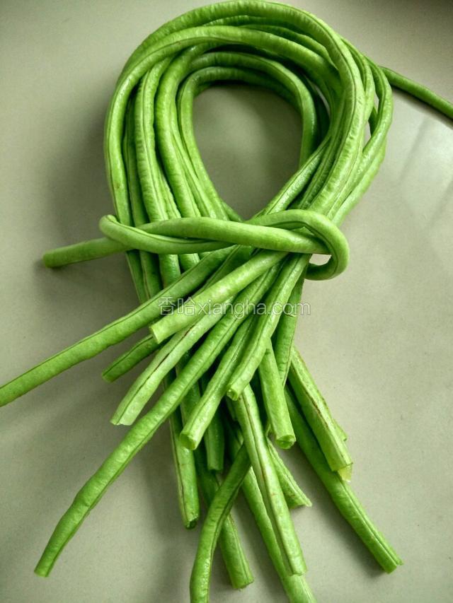 豆角去掉头尾洗干净