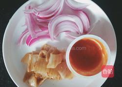 辣白菜炒年糕的做法图解1