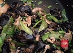 木耳青椒肉丝的做法图解7