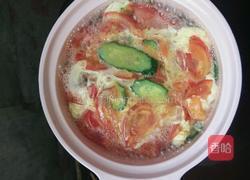 西红柿黄瓜蛋汤的做法图解5