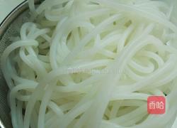 豆芽炒粉的做法图解1