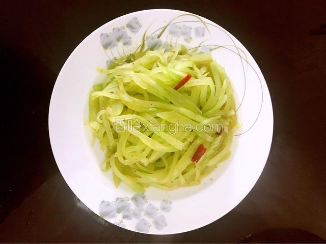 莴可以翻炒也可以凉拌，根据自己的口味。