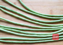 豆角酿肉的做法图解1