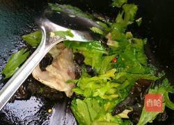 香芹木耳鱼头汤的做法图解5