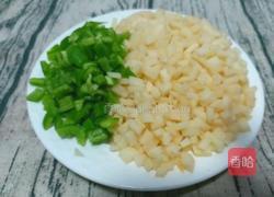 土豆青椒肉丁卤的做法图解2