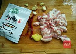 五花肉菜花香锅的做法图解1