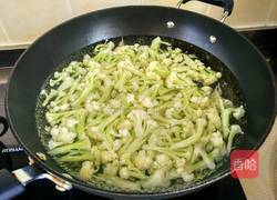 五花肉菜花香锅的做法图解2