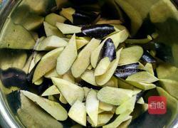 油渣炒茄子的做法图解3