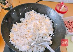 黄金蛋炒饭的做法图解3