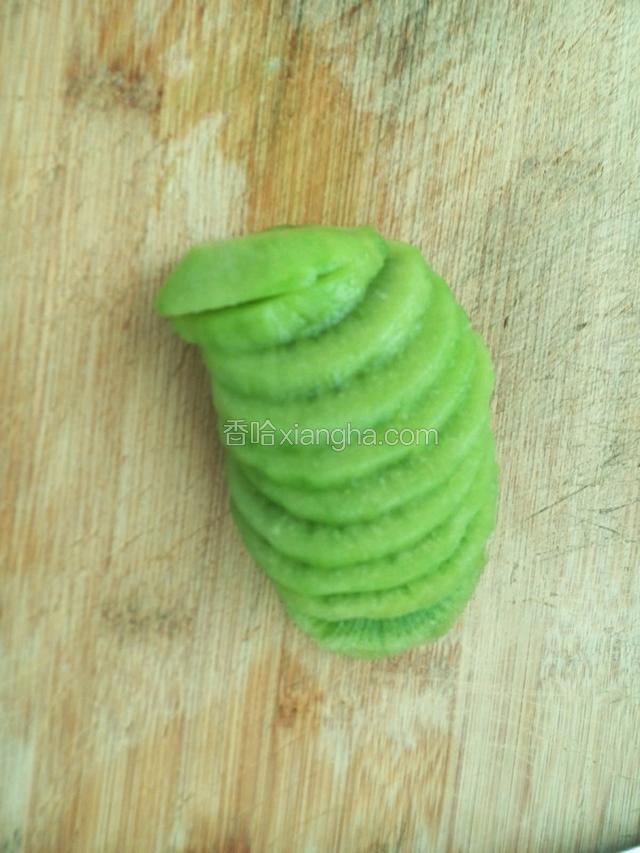把猕猴桃去皮切片